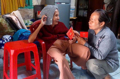 Tặng quà cho hội viên, phụ nữ có hoàn cảnh khó khăn phường Phan Rang