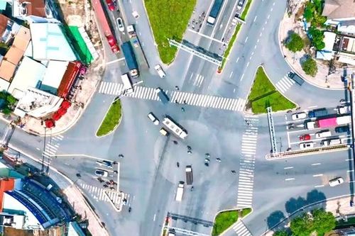 Lập rào chắn phục vụ thi công hầm chui trên Quốc lộ 13