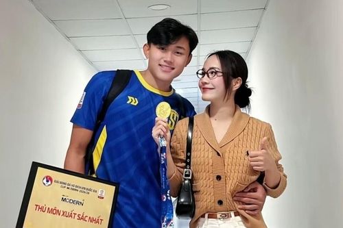 Chuyện tình thủ môn SLNA và người đẹp ĐH Vinh