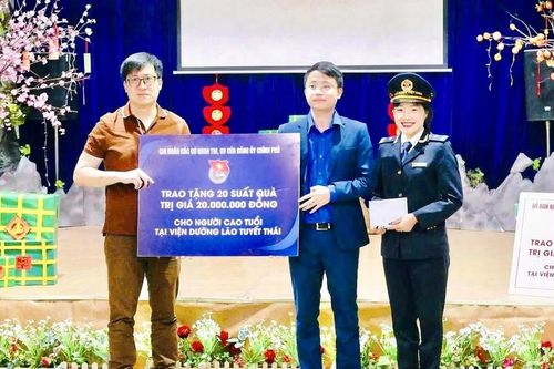 Hải quan trao hơn 100 suất quà Tết Xuân 2026, lan tỏa tinh thần sẻ chia vì cộng đồng