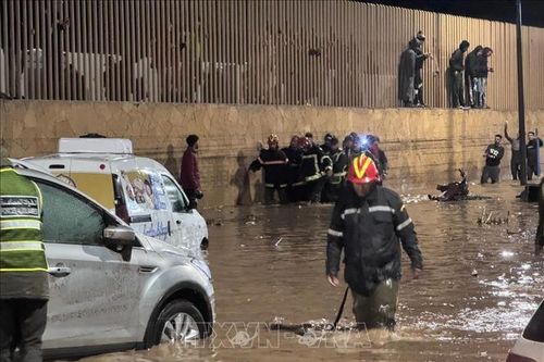 Maroc sơ tán hơn 50.000 người ở miền Bắc do mưa lũ