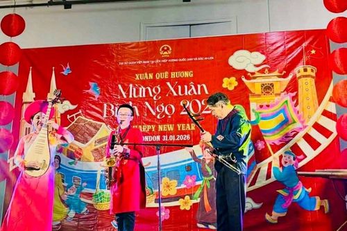 Lan tỏa sắc xuân tới cộng đồng người Việt tại Vương quốc Anh và Ireland
