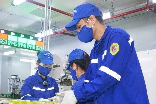 Tăng trưởng cao, bảo đảm tốt đời sống người lao động