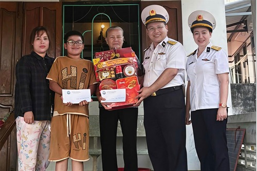 Lữ đoàn 171, Vùng 2 Hải quân thăm, động viên, tặng quà con ngư dân