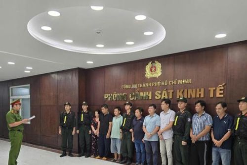Khởi tố, bắt 8 đối tượng trong đường dây sản xuất, buôn bán xăng RON A95 giả