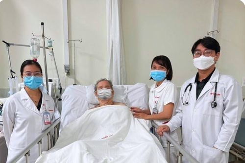 Ho, khó thở, tri giác lơ mơ vì viêm phổi cộng đồng mức độ nặng