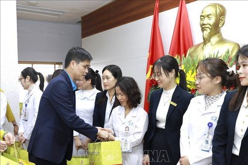 Trao yêu thương dịp Xuân mới