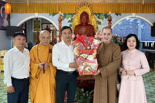 Phường Nam Nha Trang thăm, chúc Tết các cơ sở tôn giáo dịp xuân Bính Ngọ 2026