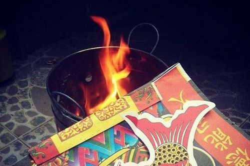 Cúng ông Công ông Táo bằng cá chép giấy được không, cần mấy con?