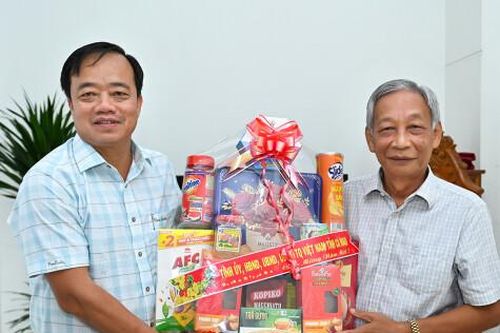 Tri ân các thế hệ lãnh đạo đi trước