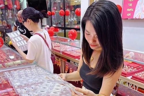 Nhà đầu tư chóng mặt theo cơn sốt bạc