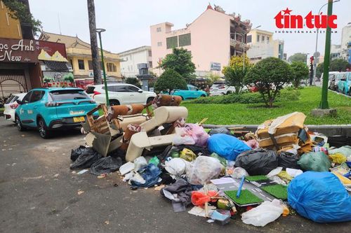 TP Hồ Chí Minh: Báo động nạn đổ trộm rác thải sinh hoạt dịp cận Tết