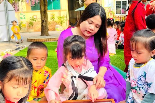 17 năm 'cắm bản' trồng người
