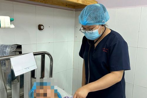 Cả gia đình nhập viện sau bữa cơm cá biển