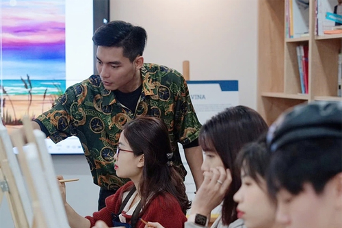 Cựu quân nhân truyền đam mê hội họa