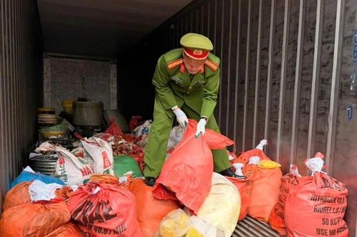 Bắc Ninh phát hiện cơ sở trộn hóa chất cấm để chế biến riềng xay