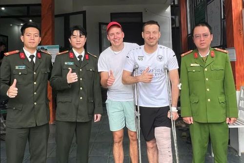 Công an xã Phong Nha hỗ trợ du khách nước ngoài bị tai nạn trong đêm