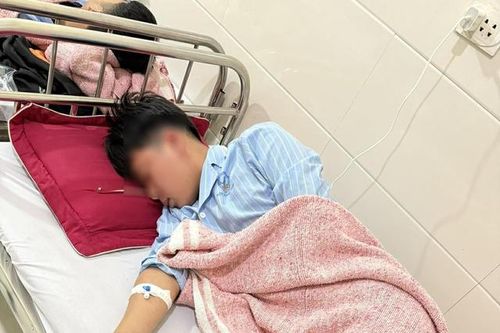 Nhiều người nhập viện nghi ngộ độc sau khi ăn bánh mì