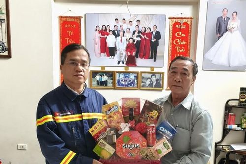Lực lượng cứu hỏa thăm, tặng quà, chúc Tết cán bộ hưu trí