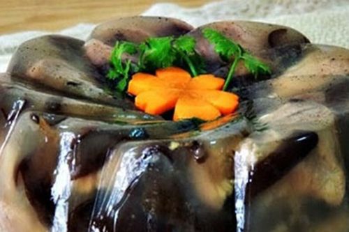 Ai không nên ăn món thịt đông, thịt kho tàu quen thuộc trên mâm cỗ Tết?