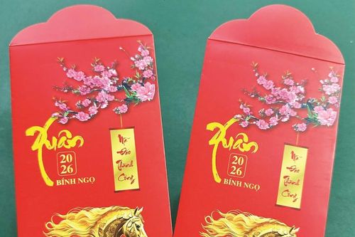 Phong tục lì xì chúc phúc và tờ tiền 'Mã đáo thành công'