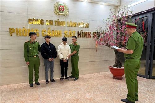 Bắt giữ 2 đối tượng cướp giật tại tiệm vàng đêm giao thừa