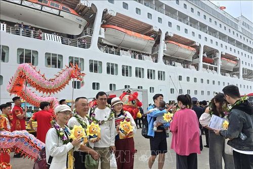 Lượng khách tăng cao trong dịp Tết, du lịch Quảng Ninh kỳ vọng tăng trưởng mạnh