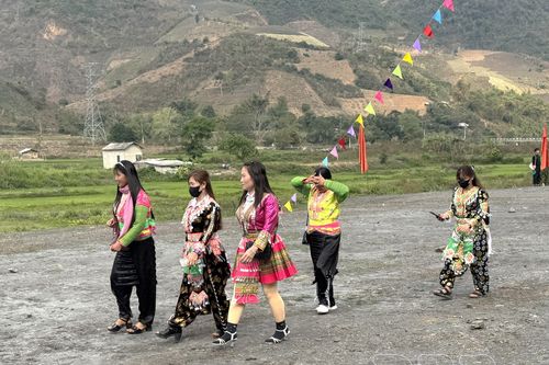 Người vùng cao vui xuân, đón tết