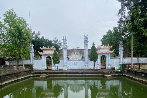 Những con mắt của làng