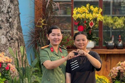 Đồng Tháp: Mẹ đỡ đầu - sưởi ấm mùa xuân cho trẻ mồ côi