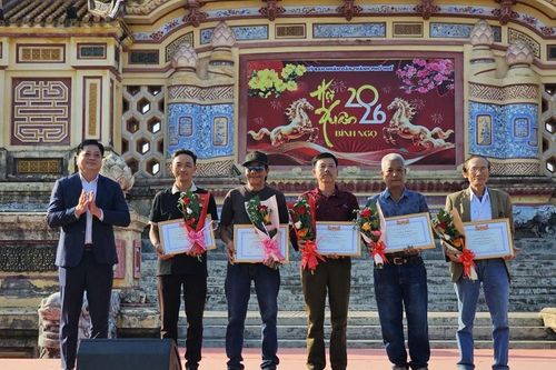 Hàng chục ngàn lượt khách trải nghiệm Hội Xuân Huế Bính Ngọ 2026