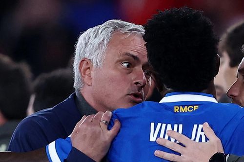 Real Madrid đóng sập cửa với Mourinho