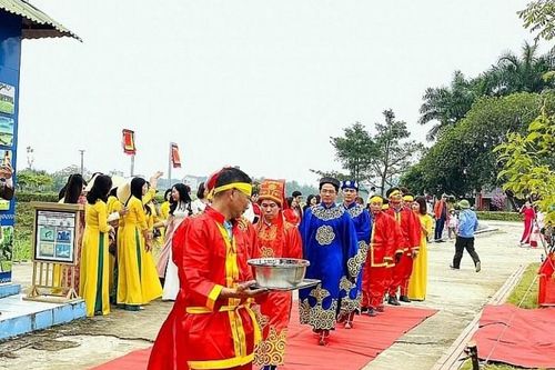 Sắc Xuân trên thành cổ Tây Đô