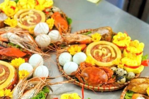 Ngày vía Thần Tài: Từ bánh hũ vàng, mâm cúng tiền triệu đến trào lưu mua lợn đất 'giữ vía'