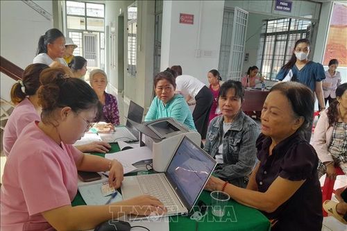 Hướng tới tầm nhìn toàn diện trong chăm sóc sức khỏe bà mẹ, trẻ em