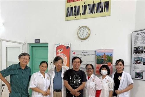 Những thầy thuốc 'nghiện' từ thiện