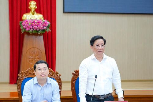 Chủ tịch UBND tỉnh An Giang Hồ Văn Mừng nghe báo cáo tiến độ công trình, dự án phục vụ APEC 2027