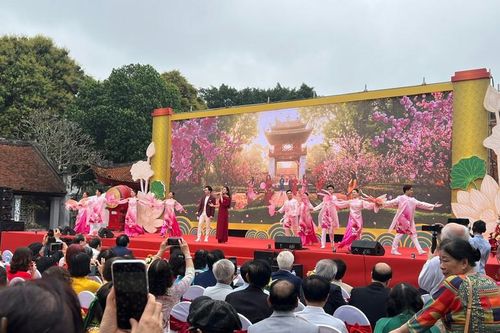 Sôi động Ngày thơ Hà Nội 2026 'Vươn mình ra biển lớn'