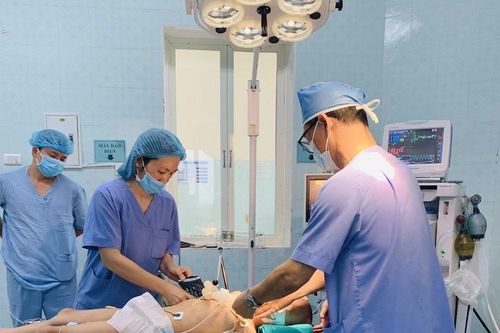 Cấp cứu kịp thời bệnh nhi chấn thương sọ não nặng sau tai nạn khi chơi patin