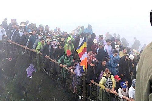 Lên Yên Tử (Quảng Ninh) ngẫm chuyện gìn giữ không gian văn hóa tâm linh