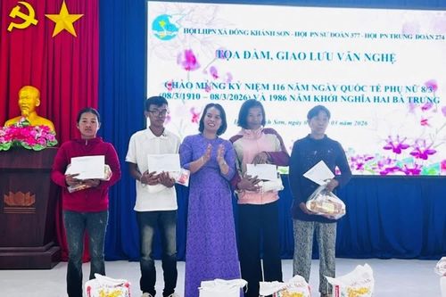 Hội Liên hiệp Phụ nữ xã Đông Khánh Sơn phối hợp tổ chức tọa đàm, giao lưu văn nghệ kỷ niệm Ngày Quốc tế Phụ nữ