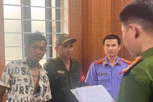 Bắt giam kẻ cầm dao đột nhập phòng trọ, cướp tài sản của người phụ nữ