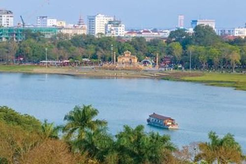 Đỏ trời hoa gạo
