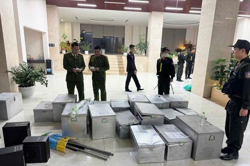 Bắt 'trùm hút cát' tại Quảng Ninh, thu giữ vũ khí quân dụng và chất ma túy.