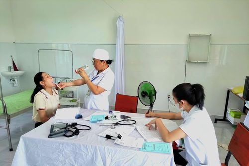 Phòng khám '0 đồng': Nơi tình người tỏa sáng