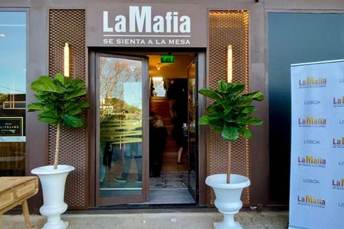 Chuỗi nhà hàng buộc phải đổi tên vì bị cho là ca ngợi mafia