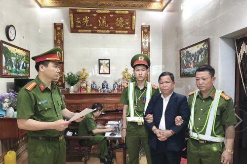 Giả danh luật sư chiếm đoạt tiền của thân chủ