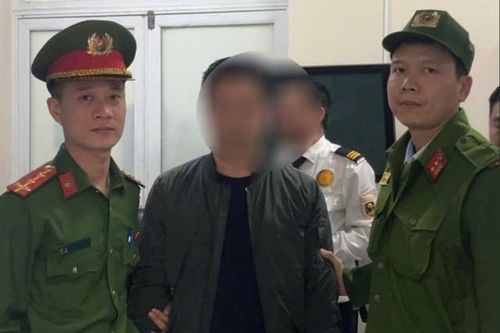 Bị bắt quả tang khi đang cậy mở hàng loạt ô tô trước chung cư ở Hà Nội