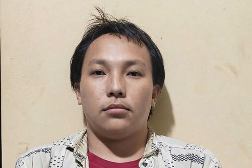 Tạm giữ đối tượng dùng xăng đốt người
