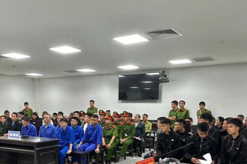 17 người hỗn chiến sau quán karaoke, tòa tuyên gần 50 năm tù